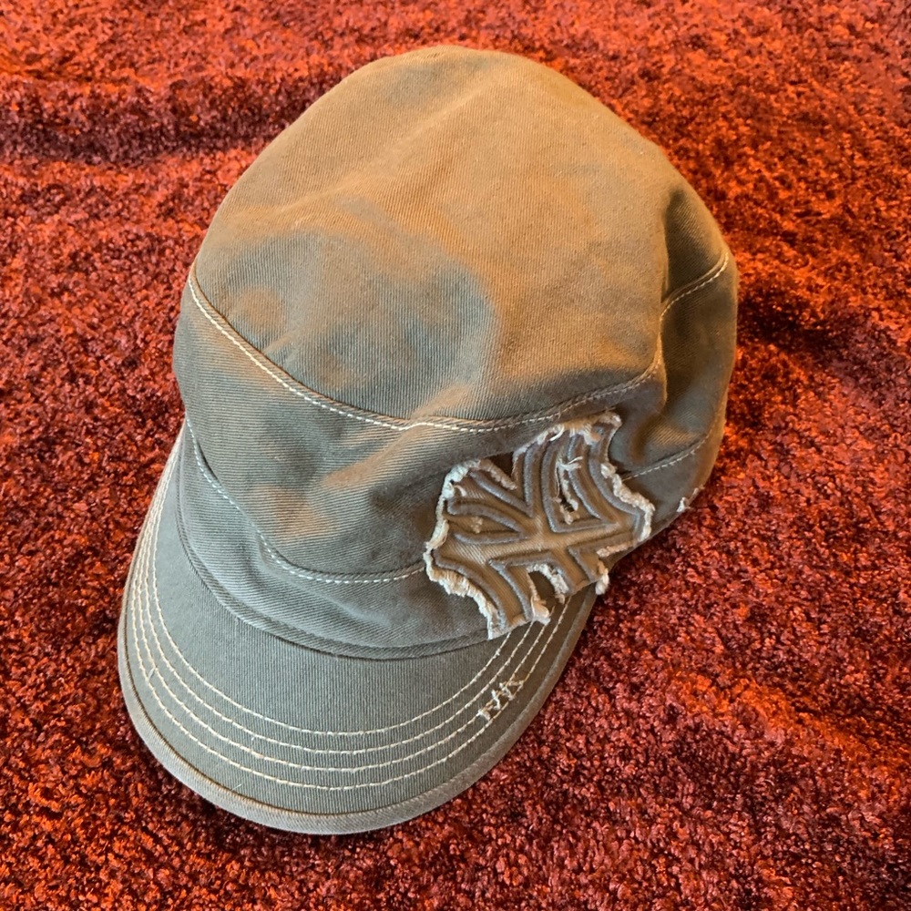 🆕 Woman’s Yankee Hat [OS] NWOT